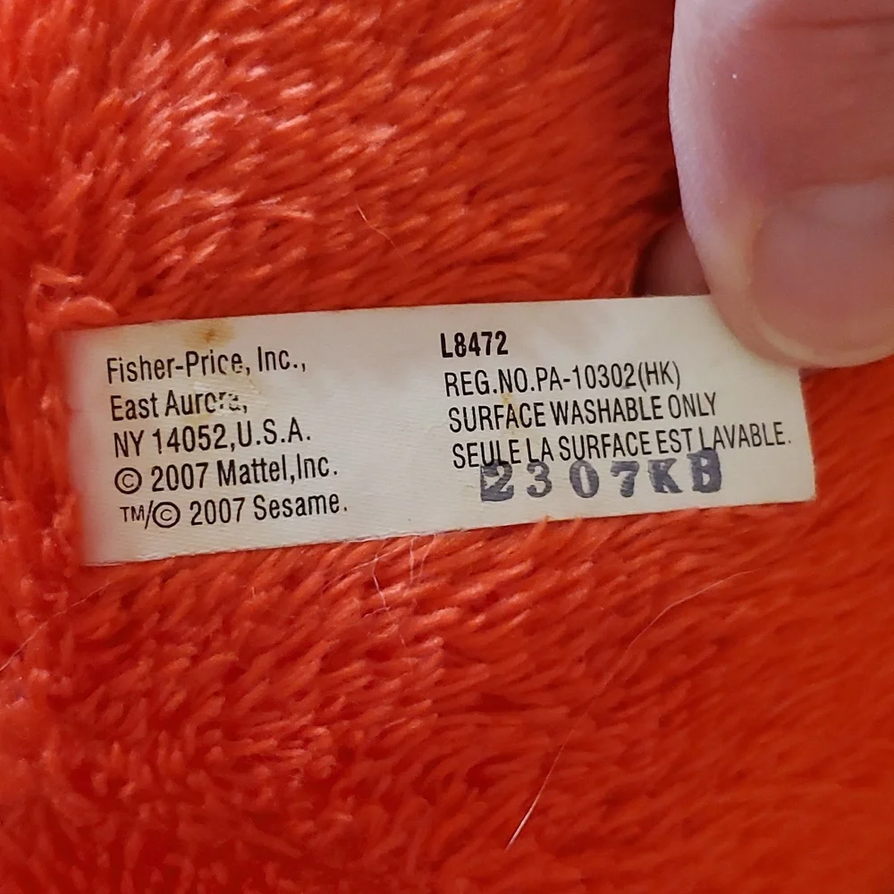 Large Lounging Elmo 2007- Free Bunny Ears & Bow! - Picture 4 of 7